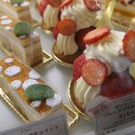 パティスリー ユウ ササゲ - ケーキショーケース