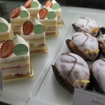 パティスリー ユウ ササゲ - ケーキショーケース