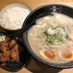 とんこつらぁ麺 嘉晴 - 嘉晴とんこつ半熟タマゴらぁ麺、カラアゲ定食