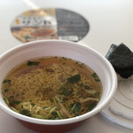 カップ麺になった鶏そば298円(税込)…生醤油の香りがします♪