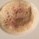 サラマンジェ ド ヨシノ - ハナダイとオマール海老のラビオリ　魚介スープのエスプーマ