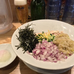 仙台中華蕎麦 仁屋 - 期間限定　
            裏メニュウ　
            柚子塩ネギまぜそば！　
            温玉追い飯標準装備♡