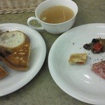 ヴェルデ・レガーロ - 201204 ヴェルデ・レガーロ　ランチセット（スープ、パン、前菜）.jpg