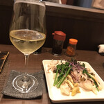 Hinotohitsuji SAKA - ワインとヒイカとぎんなん草、キノコの葱生姜炒め