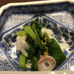 Hinotohitsuji SAKA - お通しのタコと水菜等の和物