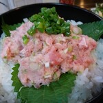 魚貴 - 葱とろ丼アップ