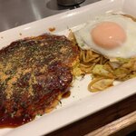 Okonomiyaki Teppanyaki Oosaka Messekuma - お好み焼そばセット　青のり、鰹節粉オン