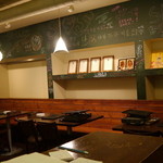 韓Cook - ２Ｆの黒板には韓ＣＯＯＫに来て頂いた有名人のサインがいっぱい。