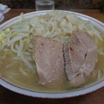 ラーメン二郎 - 豚は底で温めるのがいいよ