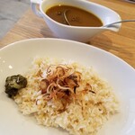 DISH&SPOON - 陶器のソースポット  玄米ごはん  ﾌﾗｲﾄﾞｵﾆｵﾝ  福神漬け