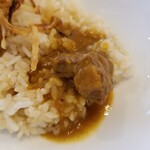 DISH&SPOON - サラサラのルーとゴロっと大きな牛肉!