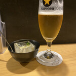 日本酒専門店 ぽんしゅ家 - 少し飲んでしまってから写真を撮ってしまいました。
            ビールと御通し。