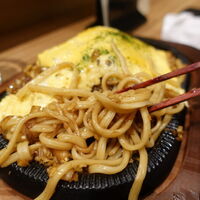 OSAKAきっちん。 東急プラザ渋谷店 - 鉄板豚玉焼きそば定食　1315円
