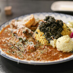 Spice Buono! - 2020年2月再訪：骨つきチキンのイタリア風ビンダルカレー + ブラックキーマカレー + 削りたてチーズ + 豚の生姜レモン焼き☆