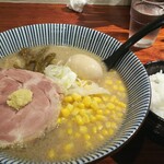 Yaki Miso Ramen Yadoya - 味噌らーめん 800円、味玉 100円、コーン 100円、ライス 100円