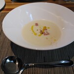 リズエアール - 冬大根のブルーテ・黒七味風味のスープ