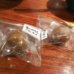 Yaki Miso Ramen Yadoya - 一周年の「八堂八」さん店名入りお饅頭をお土産に頂きました(*^ω^)