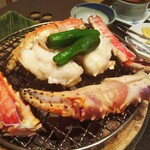 かにしげ - 七輪焼き途中