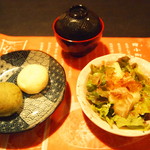Nininini Sakura Komachi - お昼セットに付いてくる薬膳スープ・サラダ・和パン