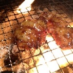 七輪炭焼きホルモン　番長ヨシダ - シマチョウ焼き中