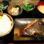 Ippai - ランチの煮魚定食580円