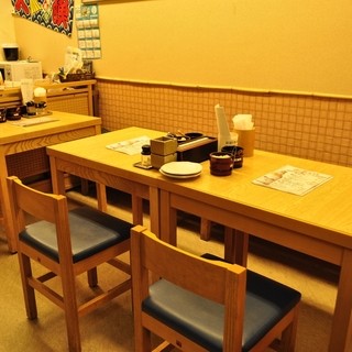 みんなでテーブルで食べるのもよし！！