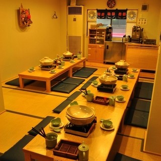 2階のお座敷は24名様まで収容可能！畳でゆったりとお食事をお楽しみ下さいませ。