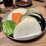 焼肉居酒屋 中島商店 - 野菜盛 200円