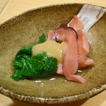 天ぷら処 こさか - お通し（タコとウルイの酢味噌がけ）