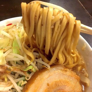 野菜が美味しい鶏豚ラーメン まる重_1