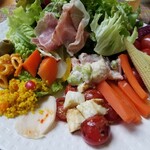 ヴェンタリオ - バーニャカウダと前菜１。バーニャカウダソース撮り忘れ。