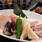 海ばたけ - 岩塩プレート（あべ鶏と豚バラプレート）