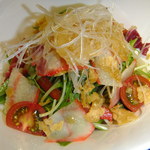 クジラベーコンのサラダ