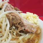 ラーメン二郎 - 豚の厚み