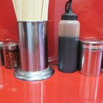 ラーメン二郎 - 卓上調味料