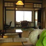 かえるcafe - ボキらは一番奥の席に案内されたよ。畳のお部屋って、なんか落ち着くね～
