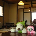 かえるcafe - お食事が来るまでしばし、くつろぐ２人・・・