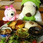 かえるcafe - 日替わりランチ900円。ハンバーグトマトキノコソース、副菜3品、サラダ、ごはん、みそ汁 コーヒー又は紅茶