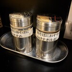 らぁ麺 飛鶏 - 卓上スパイス