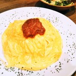 エッグスタンド - ハーフセットのオムライス