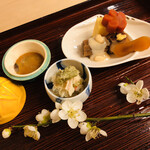 山玄茶 - 人参の梅花　カラスミ　真蛸の柔らか煮　大根　フキ　松の実と胡麻ダレ　玉子焼き　兵庫津居山のズワイ蟹　ナマコと海鼠腸