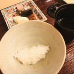 山玄茶 - 土鍋ご飯　近江のコシヒカリ　山椒ちりめん　鯛の子　塩昆布　牛肉時雨煮　藻塩　香の物　赤出汁