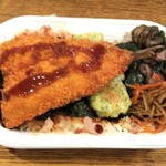 ほっかほっか亭 - アジフライのり弁当(税込)430円に専用ソースをかけました(2020.02.17)