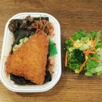 ほっかほっか亭 - アジフライのり弁当(税込)430円とサラダ(税込)120円 (2020.02.17)