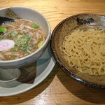 越後秘蔵麺　無尽蔵 - つけめん魚介豚骨（並盛）