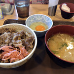 すき家 - 牛丼 とん汁たまごセット 570円