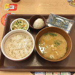 すき家 - たまかけ朝食、ご飯ミニ、お新香変更、カレーとん汁変更350円