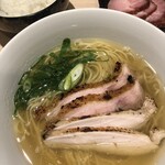 麺屋一燈 - 地鶏そば〜栃木しゃもver.（塩）＋吊るし焼きスモーク叉焼PREMIUM＋小ライス