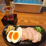 麺屋 藤むら - 日本酒「上喜元」＋おつまみ盛（350円）