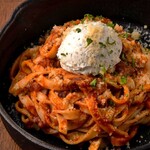茜の庭 - 粗挽き肉とクリームチーズの濃厚トマトパスタ